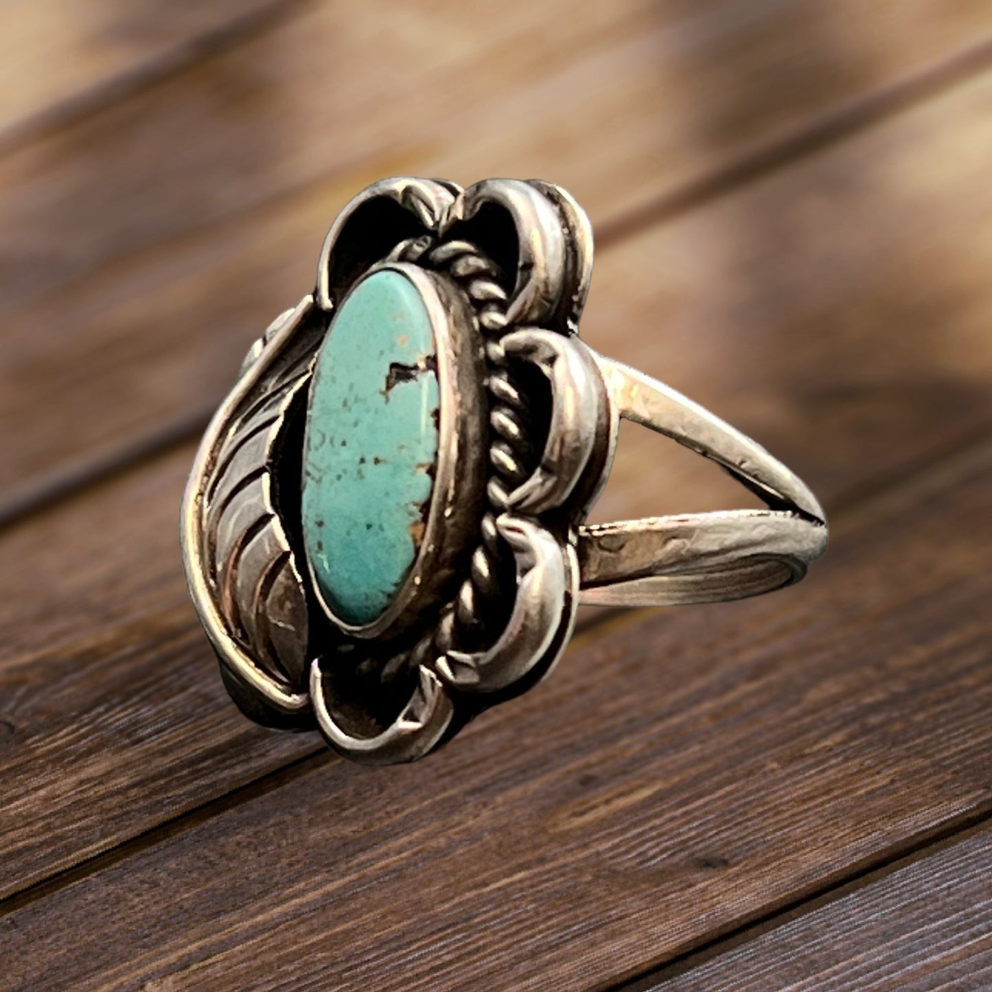 Turquoise & Sterling Silver Ring with Leaf Detail — Size 4.5