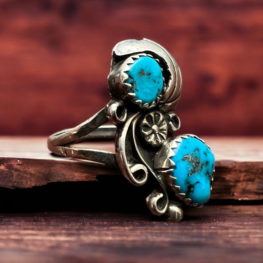 Vintage Native American handmade sterling silver and turquoise ring - Size 5